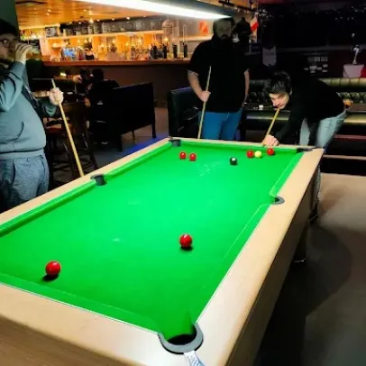 Ambiance garantie en jouant au billard à Viroflay près de Vélizy Villacoublay - Yvelines (78)